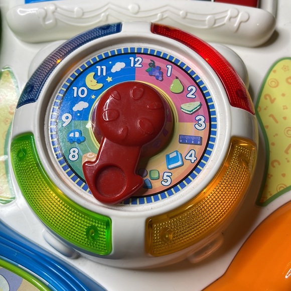 VTech Sit-to-Stand Learn and Discover Table Activity Toy for Infants and Toddler - Picture 7 of 7